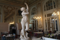216-belle-statue